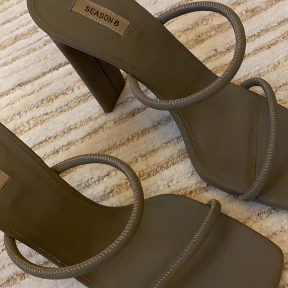 YEEZY SEASON 8 SANDAL HEEL - Picture 4 of 7